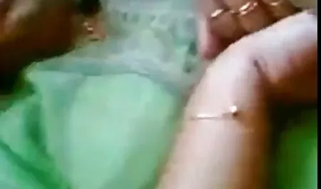 بچه های جوان سکس زیبایی روی یک فیلم های پورن در تلگرام مبل سفید دارند