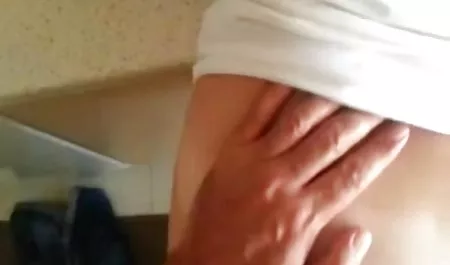 یک شلخته روسی با موی سرخ کانال فیلم های پورن در تلگرام روی خروس انداخت و با اسپرم به او پاداش داد
